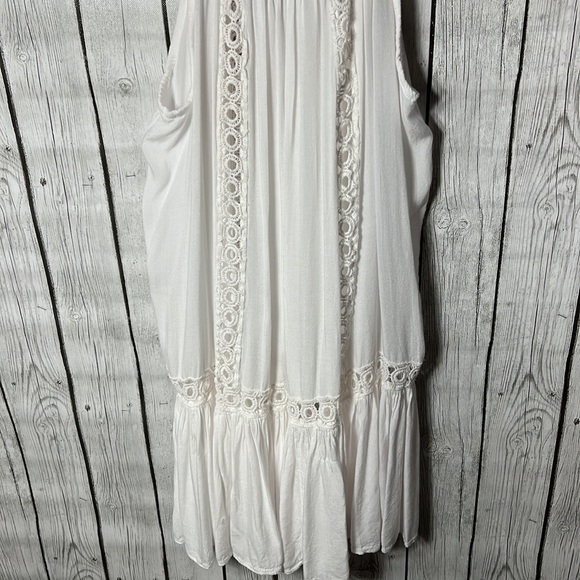 Raviya white lace cut out trim tunic tank size large - Picture 8 of 9